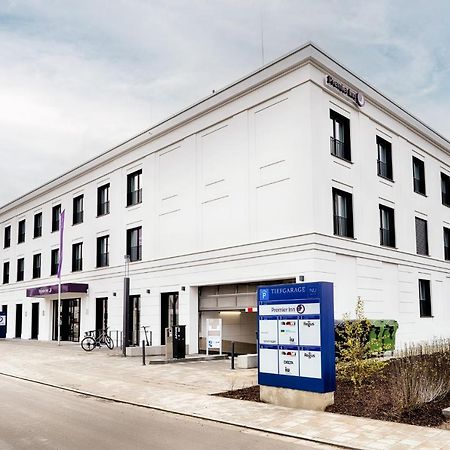Premier Inn Regensburg City Centre Экстерьер фото