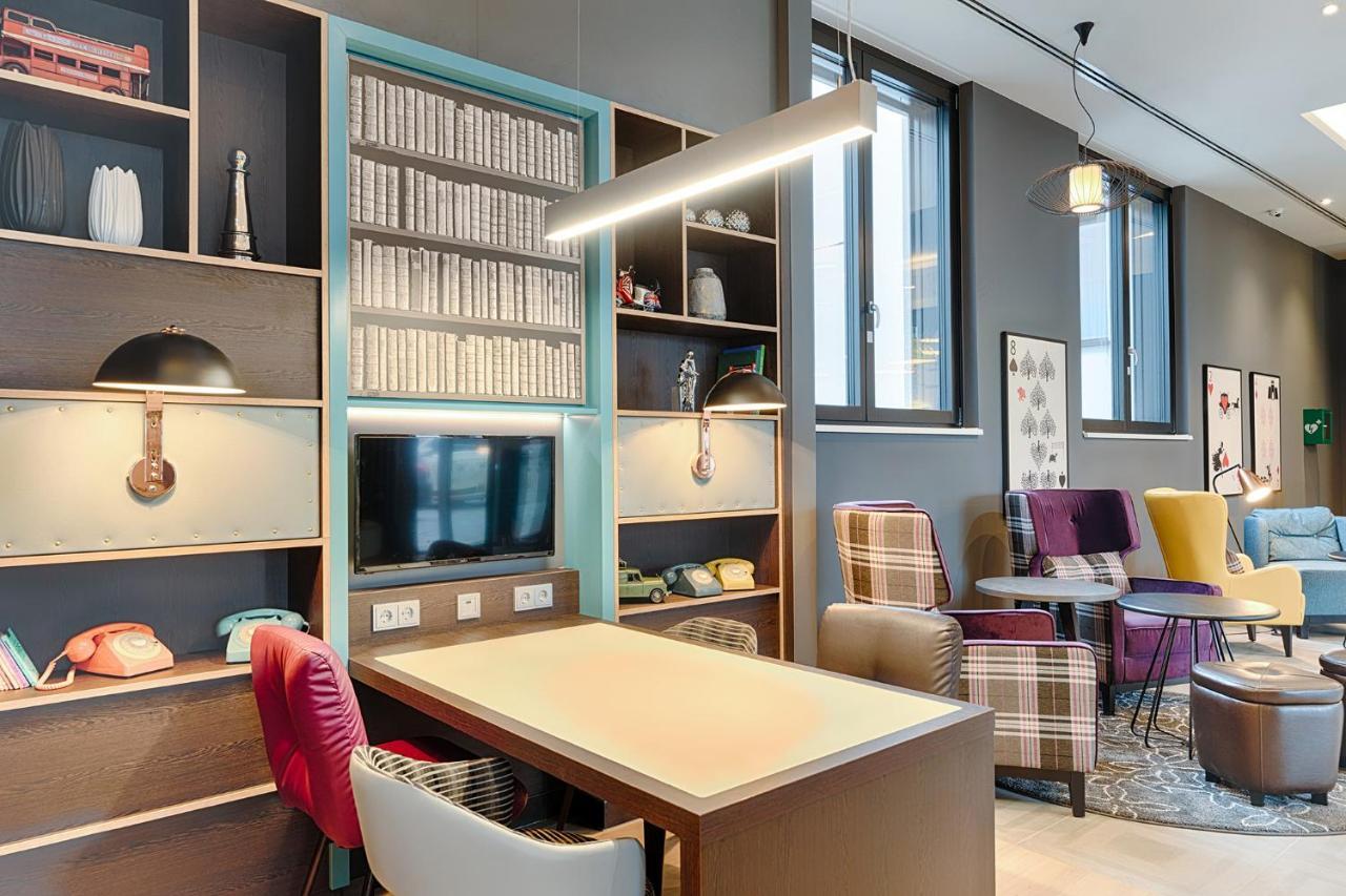 Premier Inn Regensburg City Centre Экстерьер фото