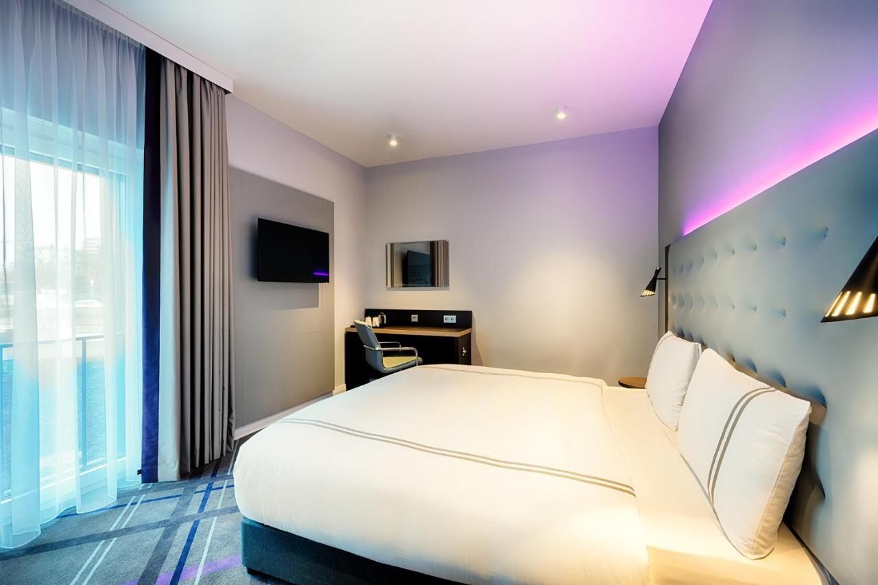 Premier Inn Regensburg City Centre Экстерьер фото