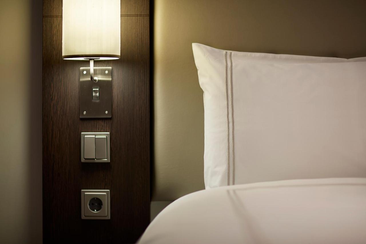 Premier Inn Regensburg City Centre Экстерьер фото